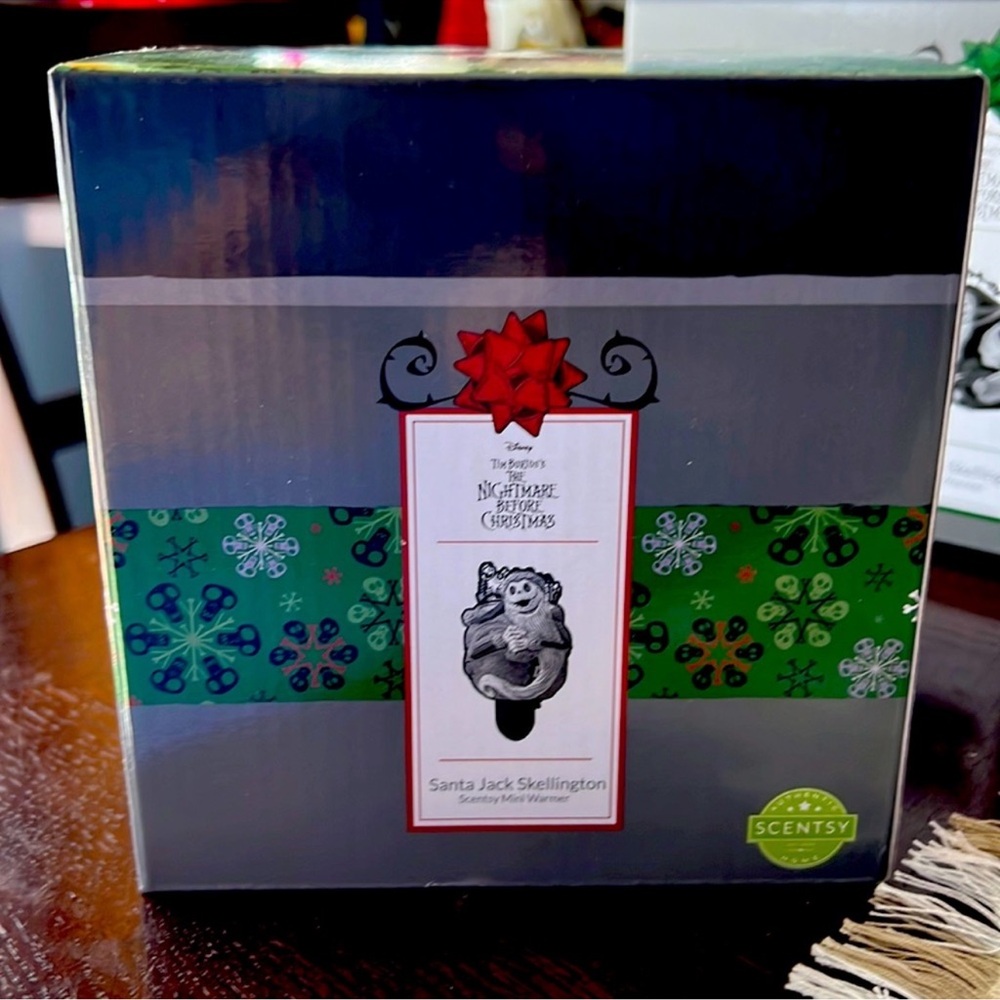 Scentsy Night before Christmas Plug- In Warmer - Picture 2 of 2